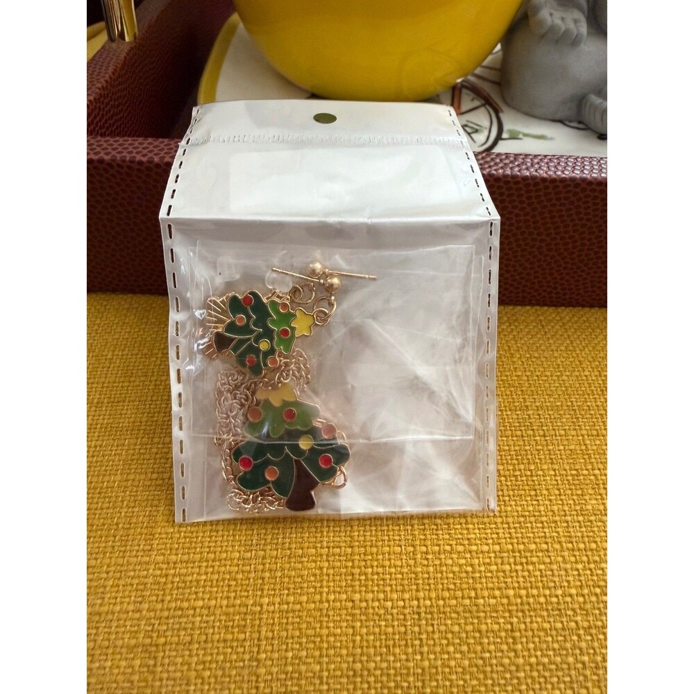 (3 ) pieces Christmas tree necklace and Christmas earrings